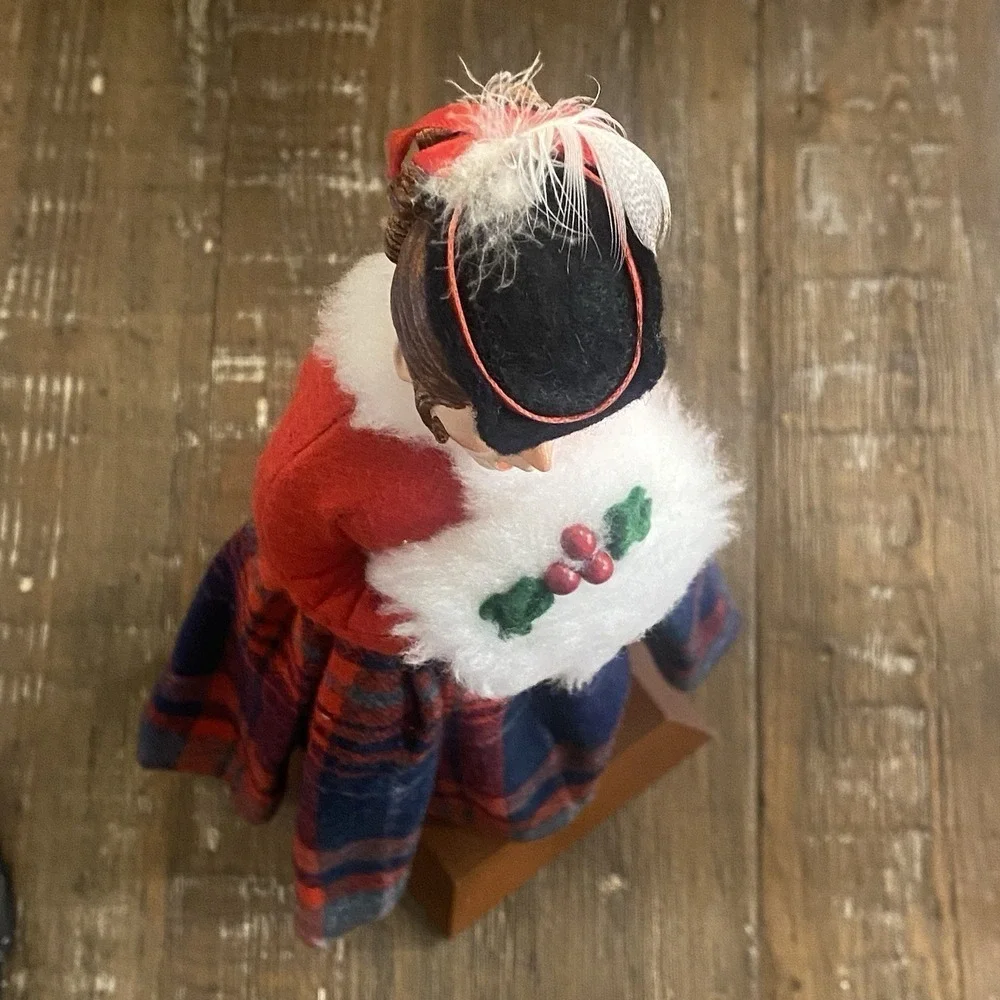 SIMPICH Muff Lady Character Doll 1985 VTG Original Christmas Caroler Series USA